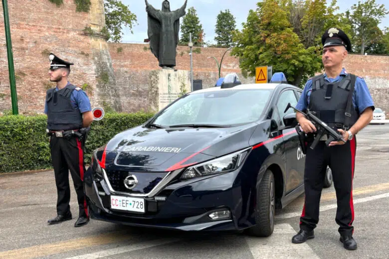 Posto di controllo dei Carabinieri all'esterno della Fortezza Medicea di Siena