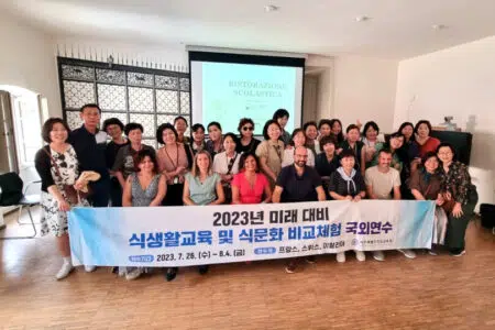 Delegazione Corea del Sud visita le mense scolastiche di Siena La delegazione della Corea del Sud in visita alle mense scolastiche di Siena
