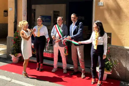 Inaugurato il nuovo store Estra ad Abbadia San Salvatore Inaugurazione dello store Estra di Abbadia San Salvatore