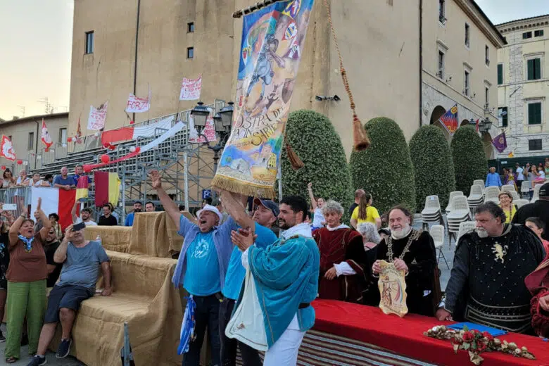 Grande vittoria di San Martino alla Giostra del Saracino di Sarteano Giostra del Saracino 2023 di Sarteano, festeggiamenti vittoria Contrada San Martino