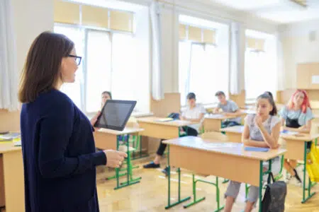 Progetto PEACE II, corso di rafforzamento competenze insegnanti Insegnante in classe scolastica