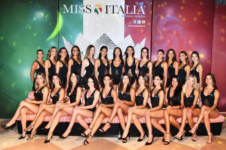 Le ragazza partecipanti alla finale regionale di Miss Rocchetta Toscana 2023