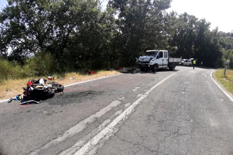 Montepulciano, incidente stradale tra moto e autocarro
