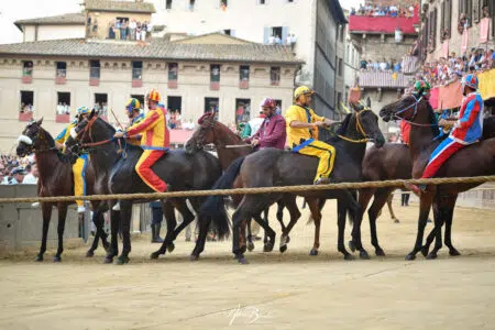 Palio di Siena del 16 agosto 2023: gli addebiti di contestazione Palio di Siena 16 agosto 2023, mossa