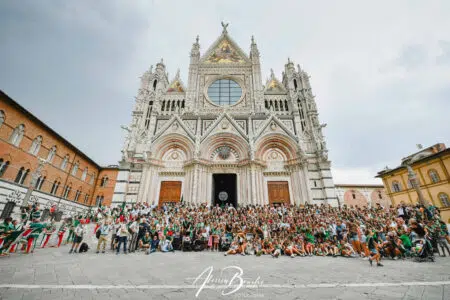 Palio di Siena del 16 agosto 2023, giro della vittoria dell’Oca – FOTO Palio di Siena del 16 agosto 2023, giro della vittoria, gruppo Duomo