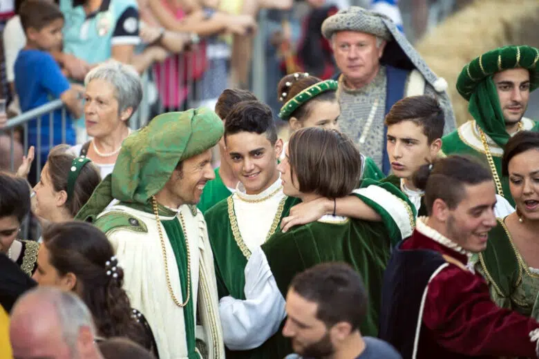 Palio di San Cassiano, contradaioli