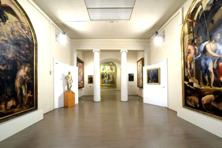 Fine settimana di musica e arte alla Pinacoteca Nazionale di Siena La sala colonne alla Pinacoteca Nazionale di Siena