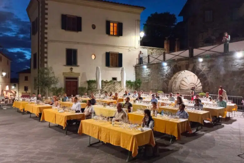 Tutto pronto a Radda in Chianti per “Sorsi di solidarietà” Degustazione in piazza a Radda in Chianti