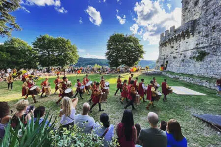 Sarteano verso la Fiera di San Lorenzo e la Giostra del Saracino Tamburini della Giostra del Saracino di Sarteano