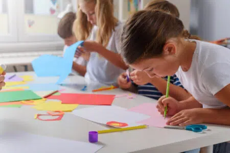 Disegna la Città del Futuro, laboratorio per esplorare il futuro di Siena Bambini che disegnano