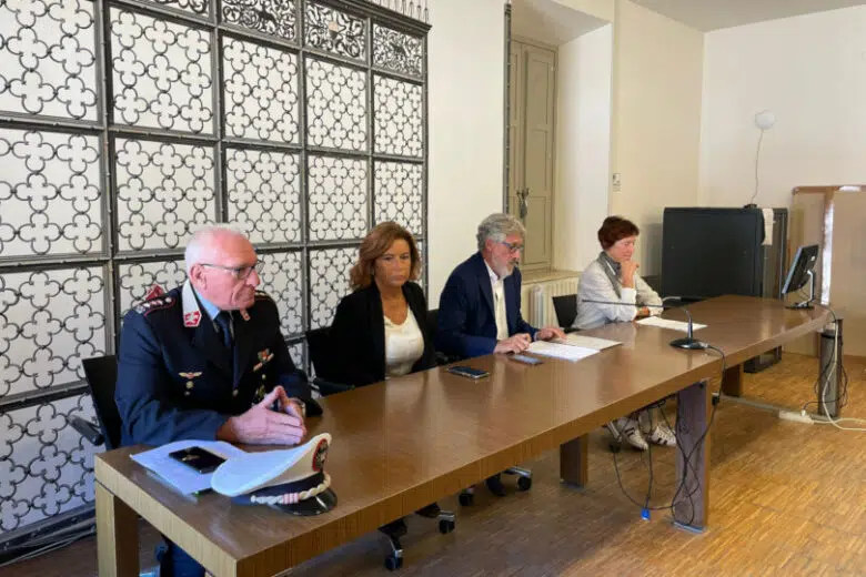 Decoro e suolo pubblico: regole più stringenti a tutela del centro storico di Siena Comune di Siena, presentazione ordinanza su decoro e suolo pubblico