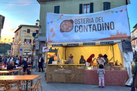 Ad Asciano la seconda edizione della Festa contadina e Sagra della ribollita L'osteria del contadino alla Festa contadina di Asciano
