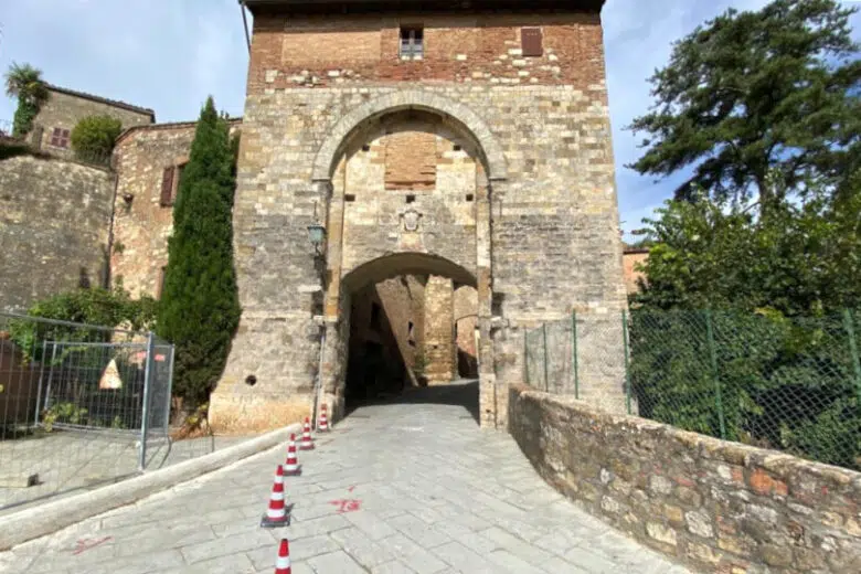 Montepulciano: riaperta la circolazione su Porta delle Farine, via di San Pietro e via dell’Oriolo Porta delle Farine a Montepulciano