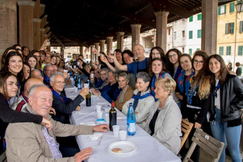 Siena, torna “A pranzo co’ nonni”: appuntamento al Tartarugone Pranzo co' nonni al Tartarugone di Siena