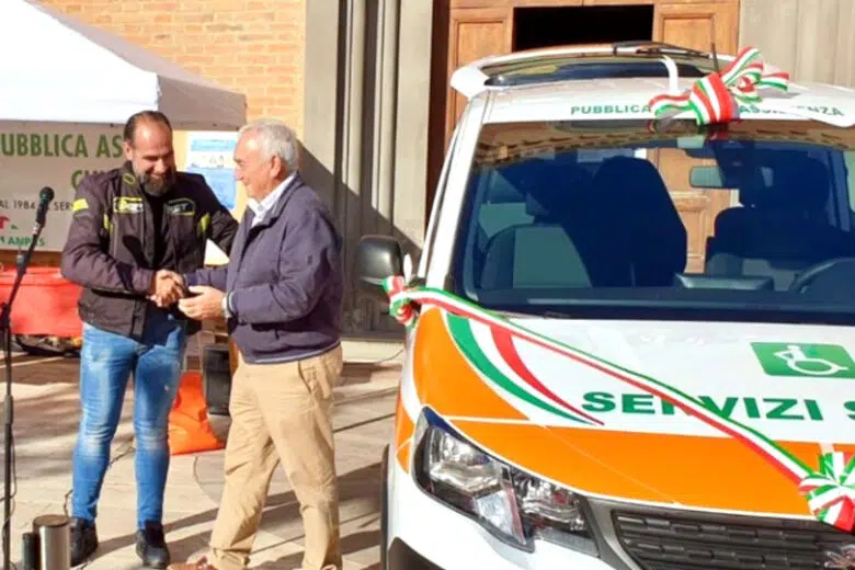 La Pubblica Assistenza di Chiusi inaugura un nuovo mezzo Inaugurazione mezzo Pubblica Assistenza di Chiusi