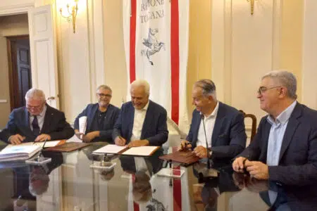 Trasporto sanitario, firmata intesa tra Regione Toscana e organizzazioni di volontariato Firma intesa trasporto sanitario Regione Toscana