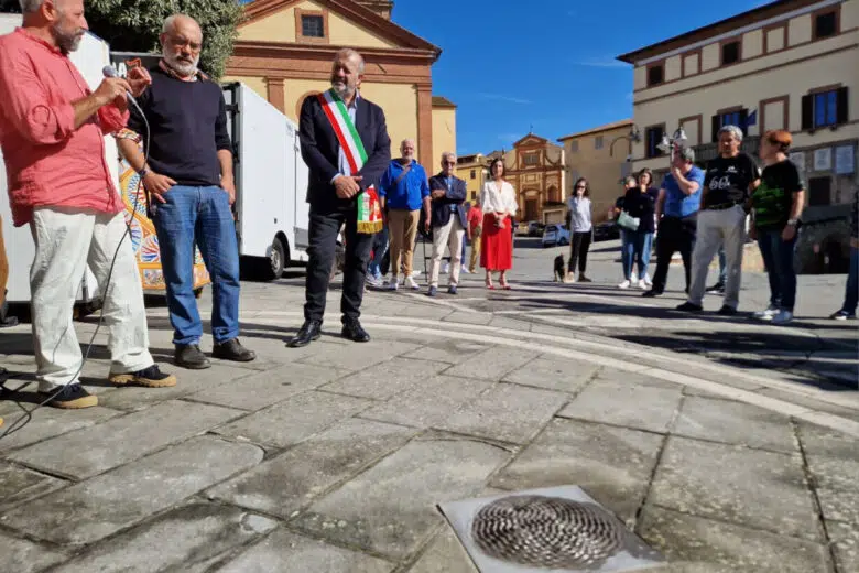 A Sinalunga inaugurata la pietra dell’artista Loris Cecchini Inaugurazione pietra Loris Cecchini a Sinalunga