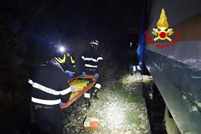 Macchinista colpito da malore su treno della linea Empoli-Siena Vigili del Fuoco intervengono per malore macchinista su linea Empoli-Siena