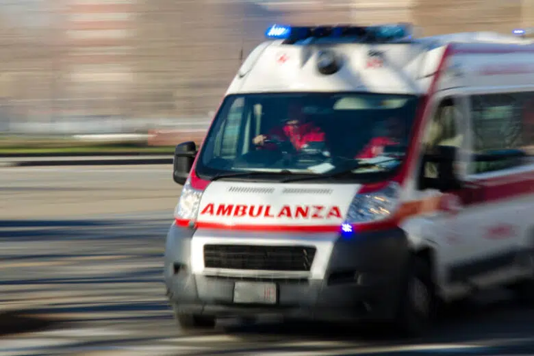 Incidente stradale a Torrita di Siena, grave una donna Ambulanza in corsa