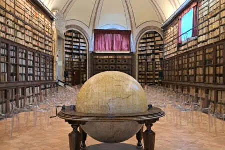 La sala storica della Biblioteca degli Intronati di Siena