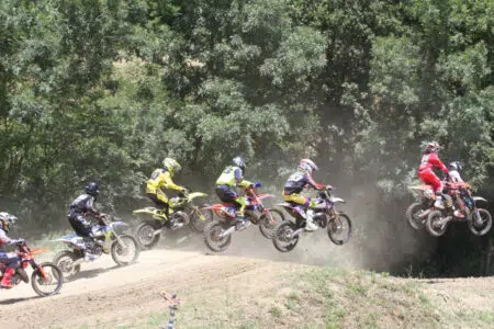 A Chiusdino ultima tappa del Campionato Toscano Motocross 2023 Partenza gara di motocross a Chiusdino