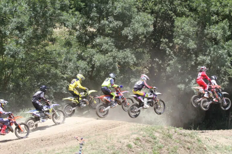 Partenza gara di motocross a Chiusdino