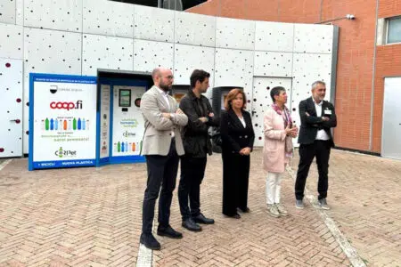 Installato un ecocompattatore al Coop.fi di Siena Grondaie Inaugurazione ecocompattatore Coop Siena