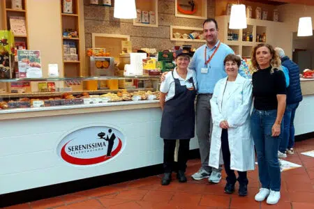 Riaperto il bar interno dell’ospedale di Nottola con il nuovo gestore Ospedale di Nottola, inaugurazione bar punto di ristoro