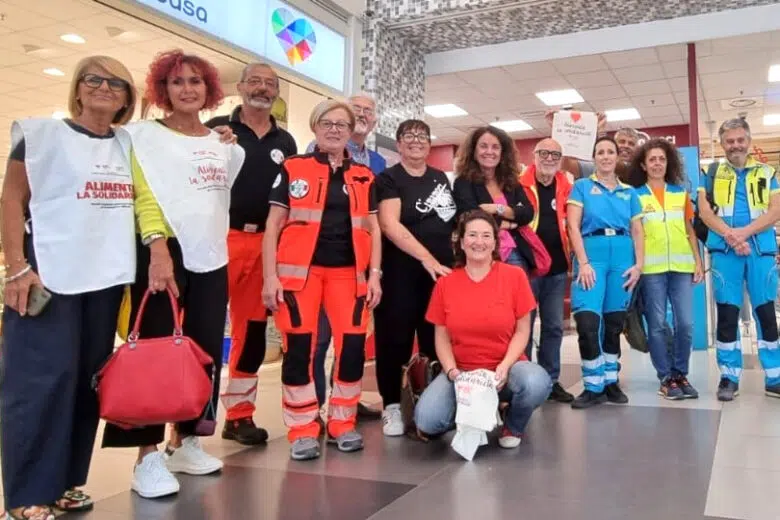 Raccolta alimentare: a Poggibonsi 4.415 kg di prodotti per le famiglie fragili Raccolta alimentare, gruppo alla Coop di Poggibonsi