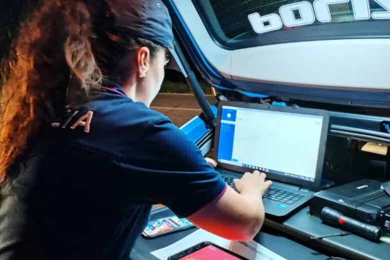 Polizia Stradale di Siena, controlli notturni, donna, auto, computer