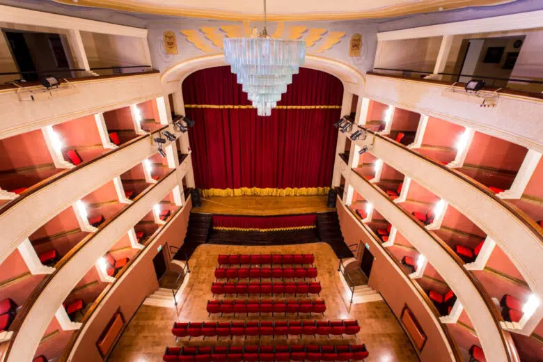 “La Voce dei Musei. L’eco delle città”, a Chiusi la presentazione del progetto Teatro Mascagni di Chiusi, interno