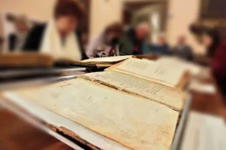 Archivio di Stato di Siena, incontro sulla tutela del patrimonio culturale italiano Archivio di Stato di Siena, interno, libri, visitatori
