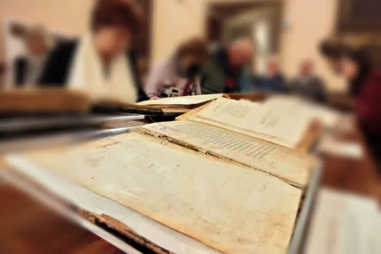 Archivio di Stato di Siena, incontro sulla tutela del patrimonio culturale italiano Archivio di Stato di Siena, interno, libri, visitatori