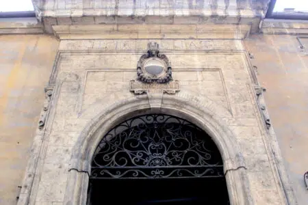 Biblioteca di Siena, nasce il “Gruppo di lettura ad alta voce” Facciata della Biblioteca degli Intronati di Siena