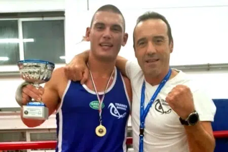 Boxe Siena Mens Sana: Alessandro Commodo campione regionale Alessandro Commodo con il maestro David Borgogni