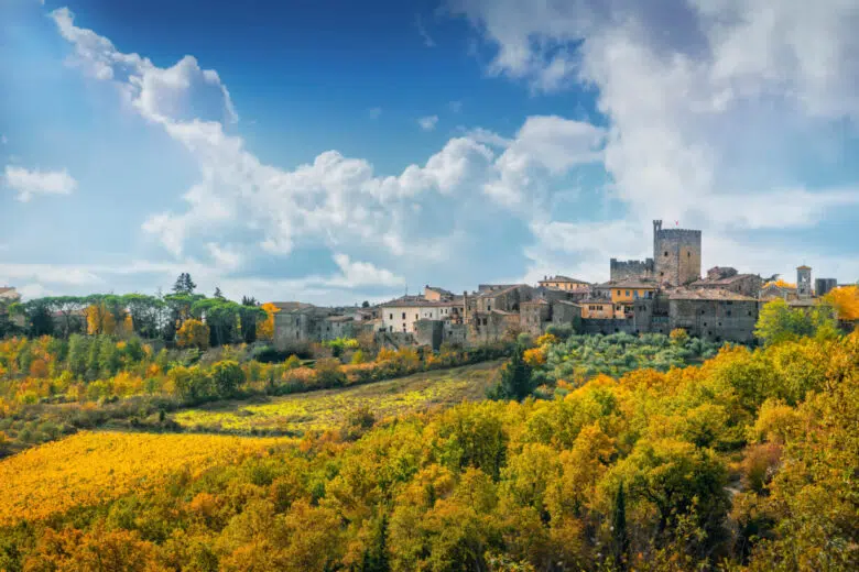 Castellina in Chianti: nuova pavimentazione per il parcheggio all’ex Mulino Niccolai Castellina in Chianti, panorama autunnale