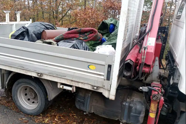 Ripulitura area boschiva spaccio stupefacenti nel comune di Piancastagnaio, furgone con rifiuti