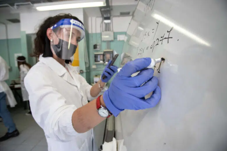 ITS Fondazione Vita, ricercatrice in laboratorio