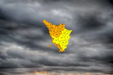 Peggiora il meteo: allerta arancione su centro nord e costa, gialla nel resto della Toscana Maltempo in Toscana.,allerta codice giallo e arancione
