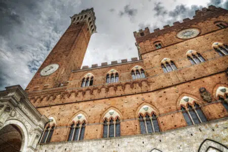 Maggioranza Consiglio comunale Siena: “Variante condivisa con i cittadini” Palazzo comunale di Siena