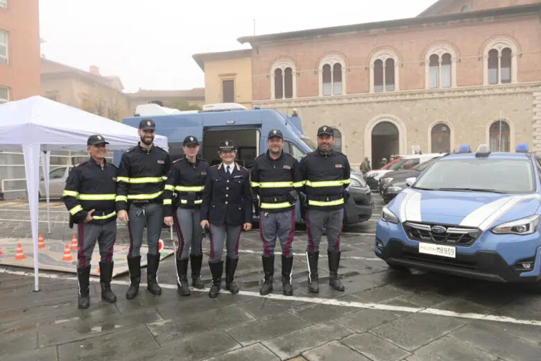 Polizia Stradale di Siena, giornata vittime della strada, gruppo