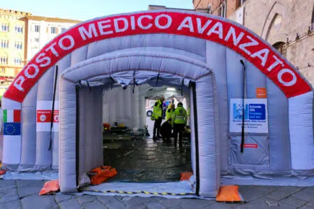 Inaugurato il Posto medico avanzato per le maxiemergenze della Centrale operativa 118 Siena-Grosseto Posto medico avanzato del 118 in Piazza del Campo a Siena