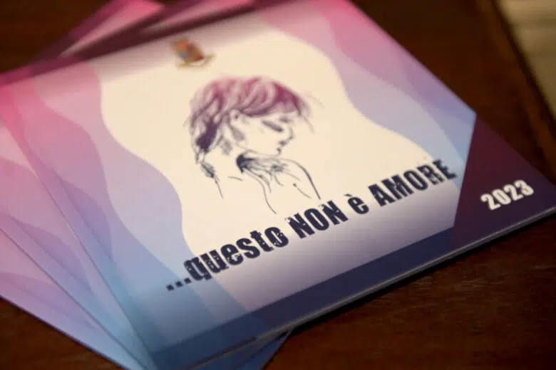 Questo non è amore, convegno violenza di genere della Polizia di Stato a Siena, locandina