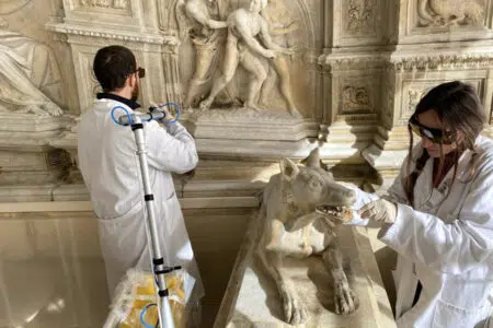 Restauro Fonte Gaia: la Scuola Edile di Siena accoglie Italia Nostra Lavori di recupero con laser alla Fonte Gaia di Siena
