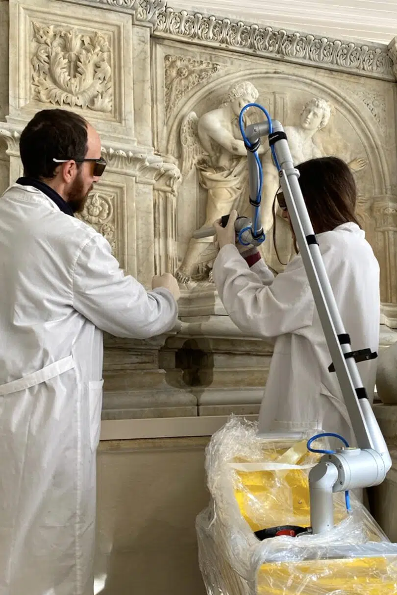 Lavori di recupero con laser alla Fonte Gaia di Siena