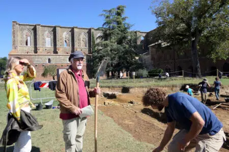 “Slow Tour Padano”, su Rete 4 la prima tappa in provincia di Siena Slow Tour Padano all'abbazia di San Galgano