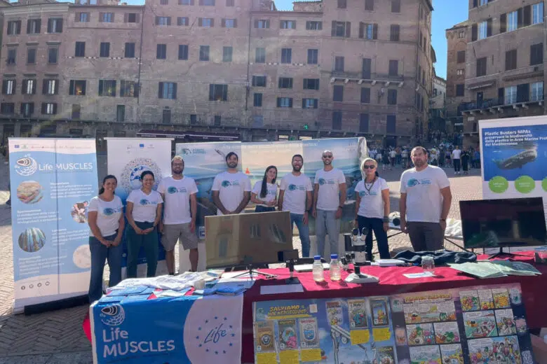 Rifiuti marini, dalle cause alle soluzioni: conferenza internazionale all’Università di Siena Rifiuti marini, Plastic Buster dell'Università di Siena, Piazza del Campo