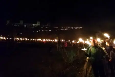 A Monteriggioni la tradizionale fiaccolata per la notte di Natale La fiaccolata di Natale a Monteriggioni