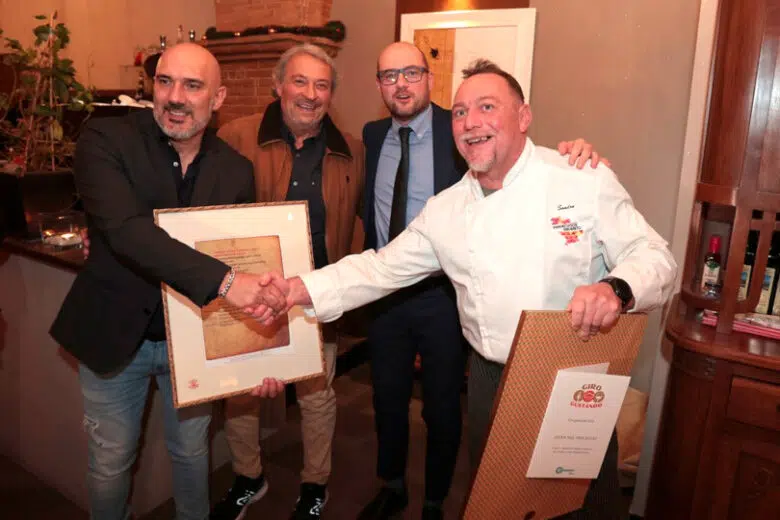 Girogustando 2023, 26 appuntamenti di un anno a quattro mani Girogustando 2023, l'appuntamento di San Gimignano, gruppo