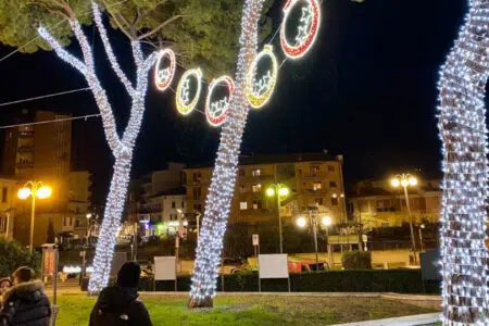 A Poggibonsi quarto week end per “La Via Maestra del Natale” Luminarie di Natale a Poggibonsi